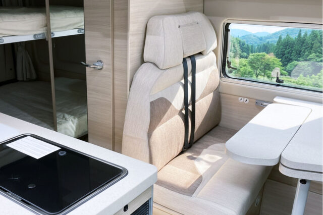 シトロエン　キャンピングカー車内